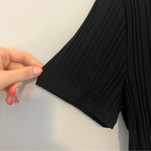 Ribbed T-shirt - Picture 5 of 8